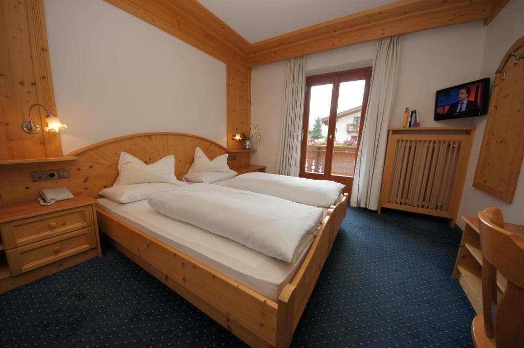 Hotel Garni Tofana Corvara In Badia Habitación foto