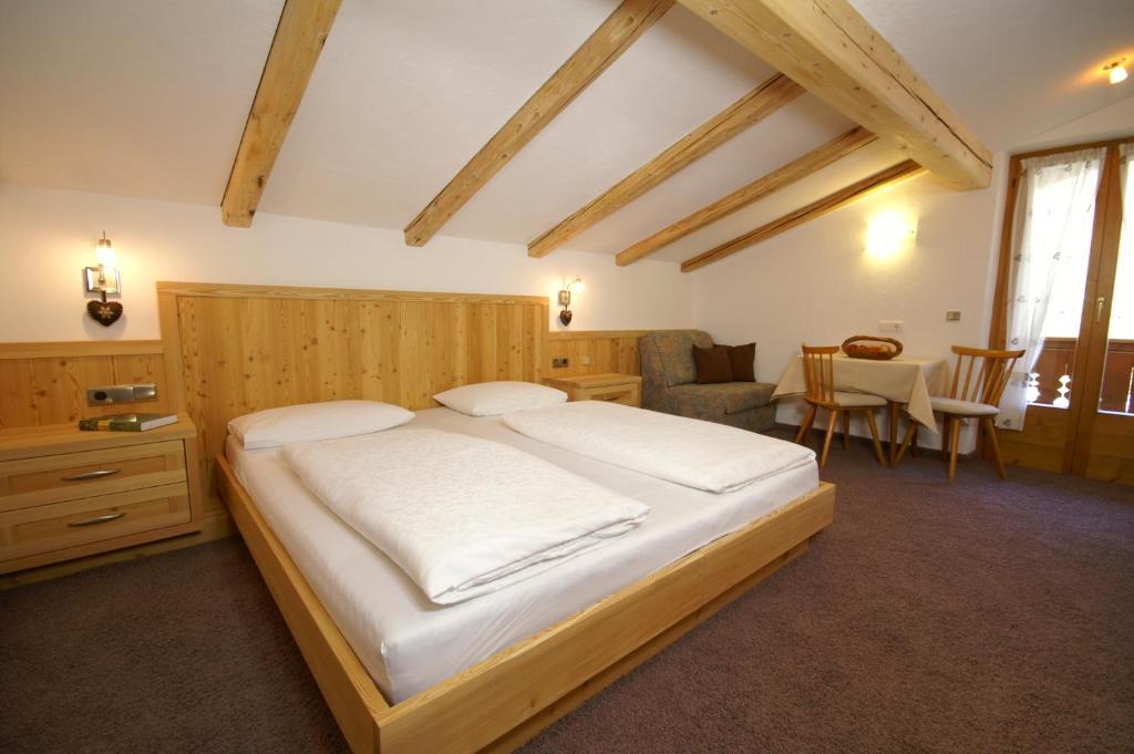 Hotel Garni Tofana Corvara In Badia Habitación foto